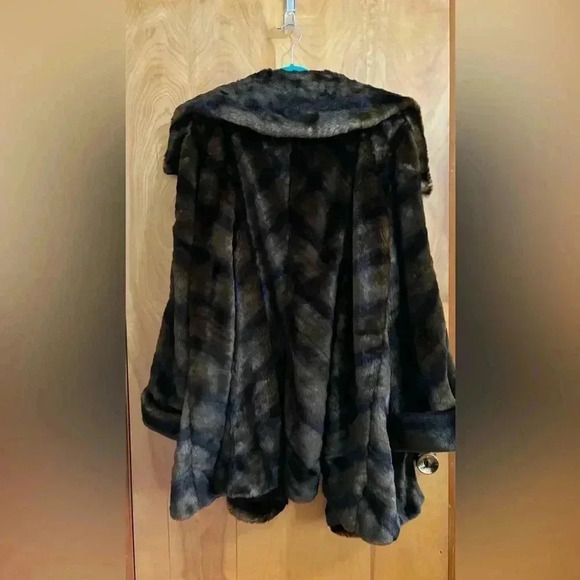 Jones New York Faux Fur Coat Size XL EUC - Picture 15 of 15
